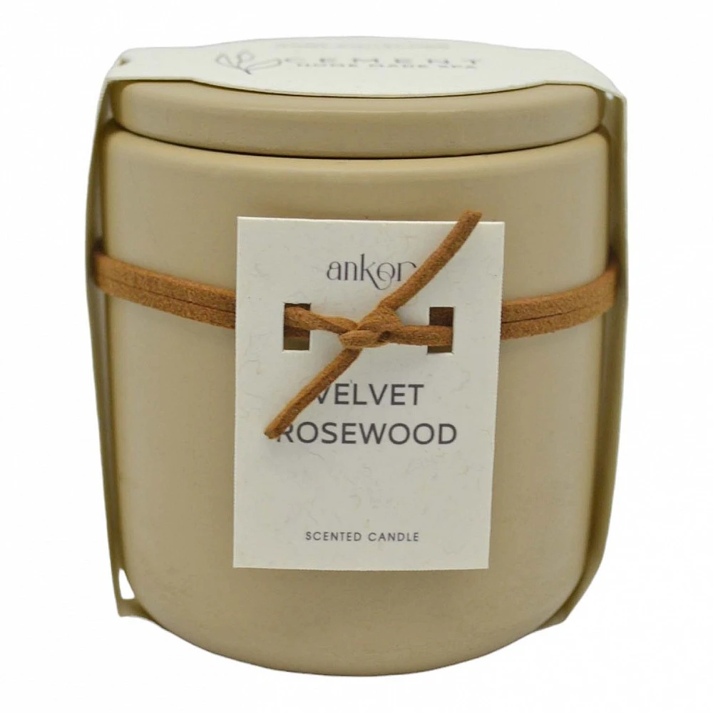 ΑΡΩΜΑΤΙΚΟ ΚΕΡΙ VELVET ROSEWOOD ΣΕ ΤΣΙΜΕΝΤΕΝΙΟ ΔΟΧΕΙΟ ΜΕ ΚΑΠΑΚΙ 7,7x7,7x8εκ.  - Ankor 833030