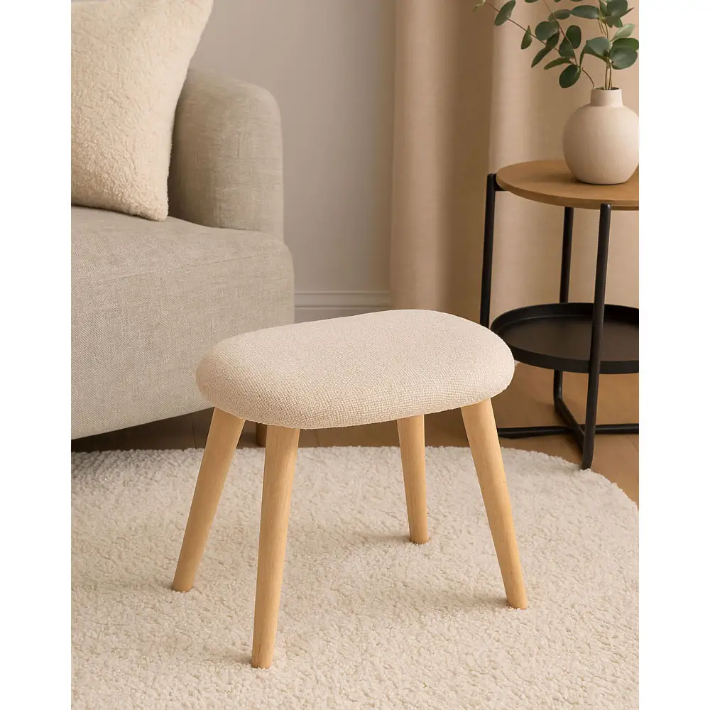 ΣΚΑΜΠΟ ΥΦΑΣΜΑΤΙΝΟ ΣΕ ΜΠΕΖ ΧΡΩΜΑ ΜΕ ΞΥΛΙΝΑ ΠΟΔΙΑ 40x30x40εκ.  - Ankor 845965