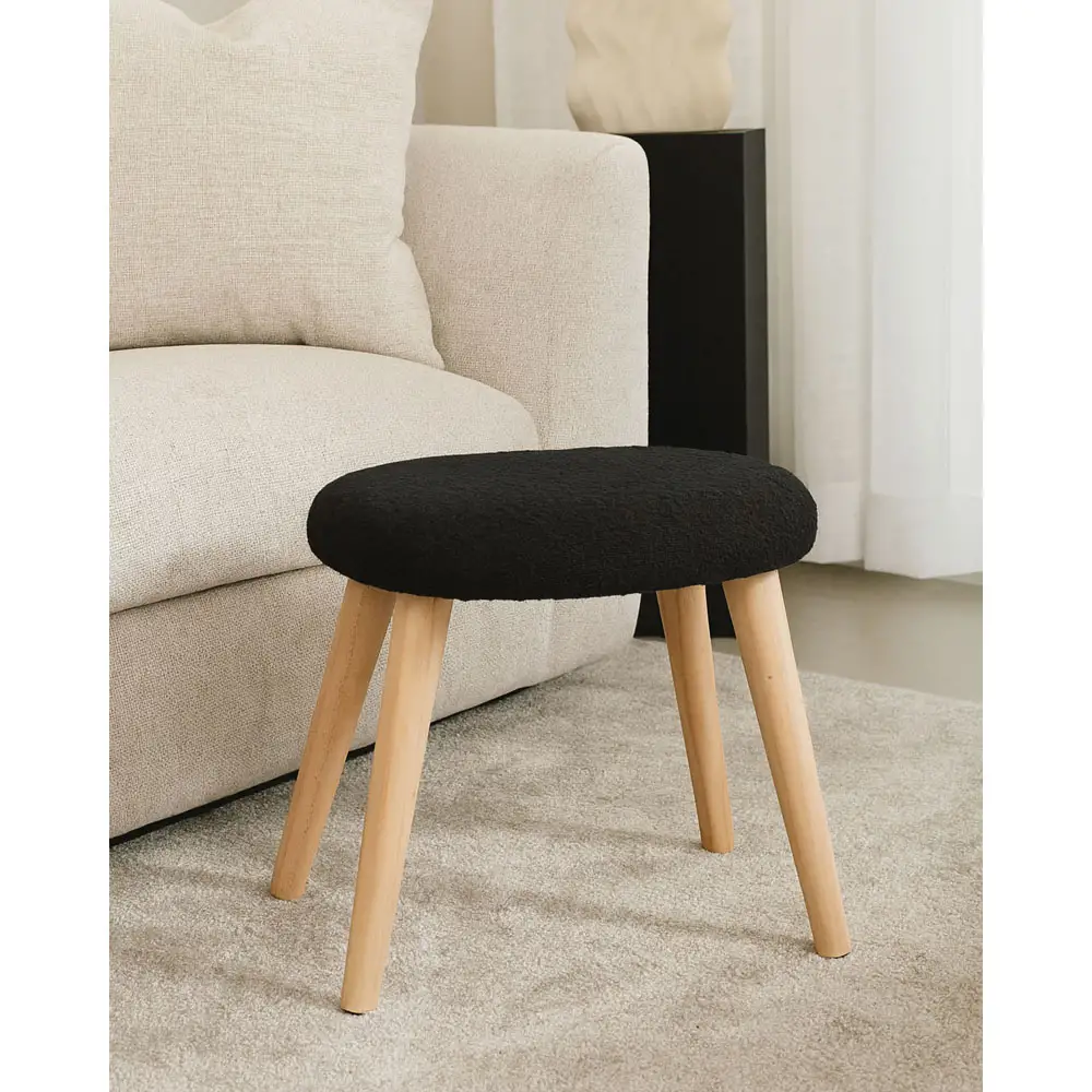 ΣΚΑΜΠΟ ΥΦΑΣΜΑΤΙΝΟ ΣΕ ΜΑΥΡΟ ΧΡΩΜΑ ΜΕ ΞΥΛΙΝΑ ΠΟΔΙΑ 40x30x40εκ.  - Ankor 845996