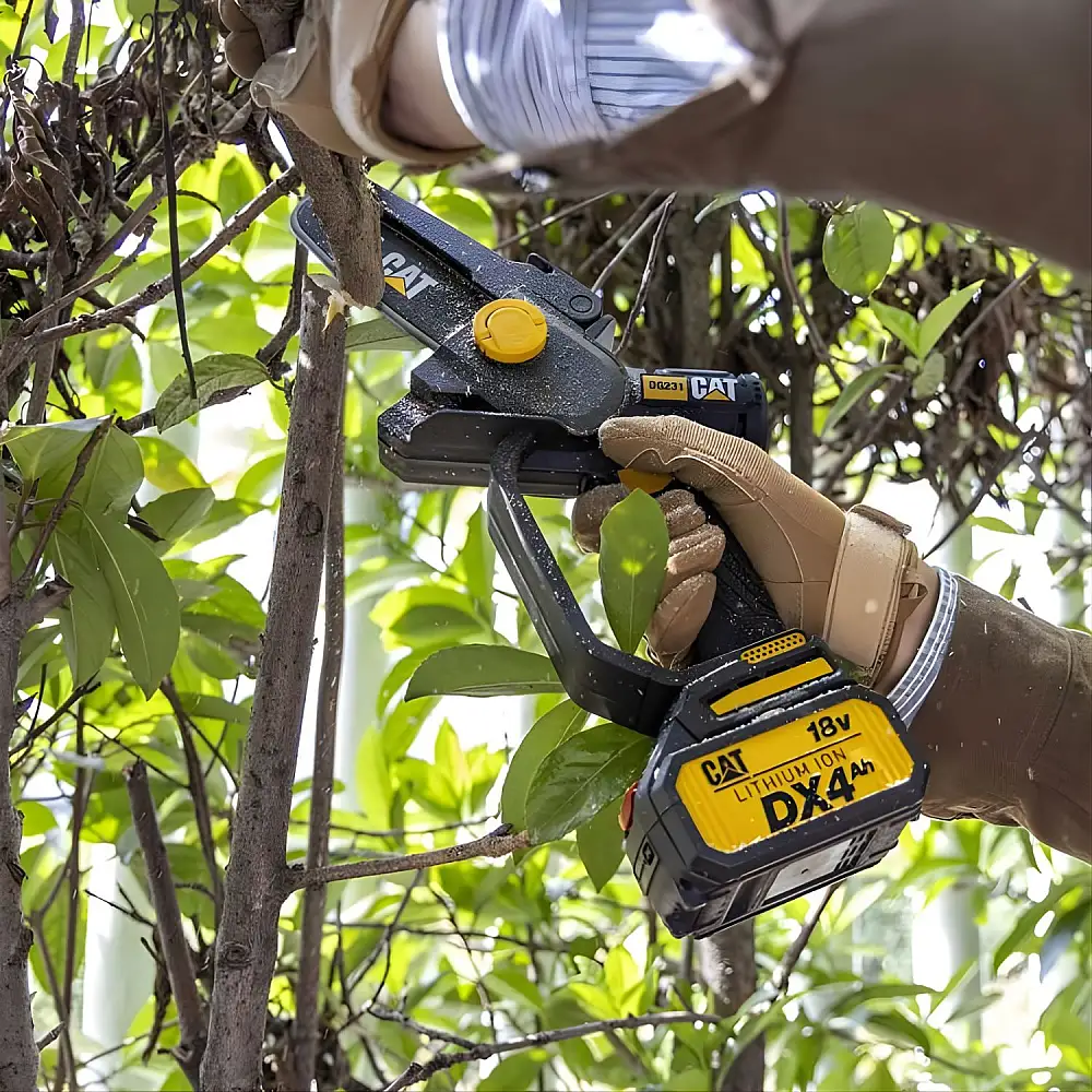 CAT Set Αλυσοπρίονο κλαδευτικό μπαταρίας Li-Ion 18V 4Ah DG231