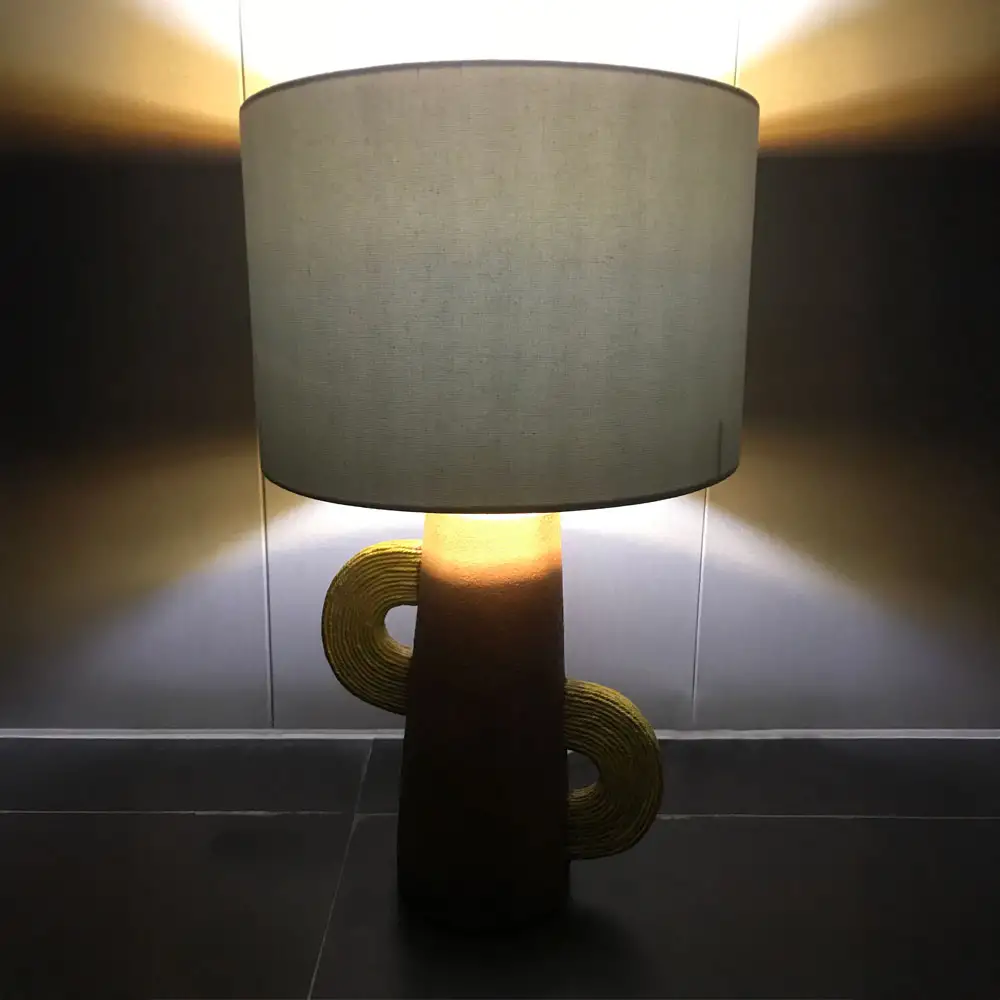 LIBERTA HATCUS ΦΩΤΙΣΤΙΚΟ ΕΠΙΤΡΑΠΕΖΙΟ 30.7x30.7x52.5cm POLYRESIN TERRACOTTA ΥΦΑΣΜΑ ΛΕΥΚΟ