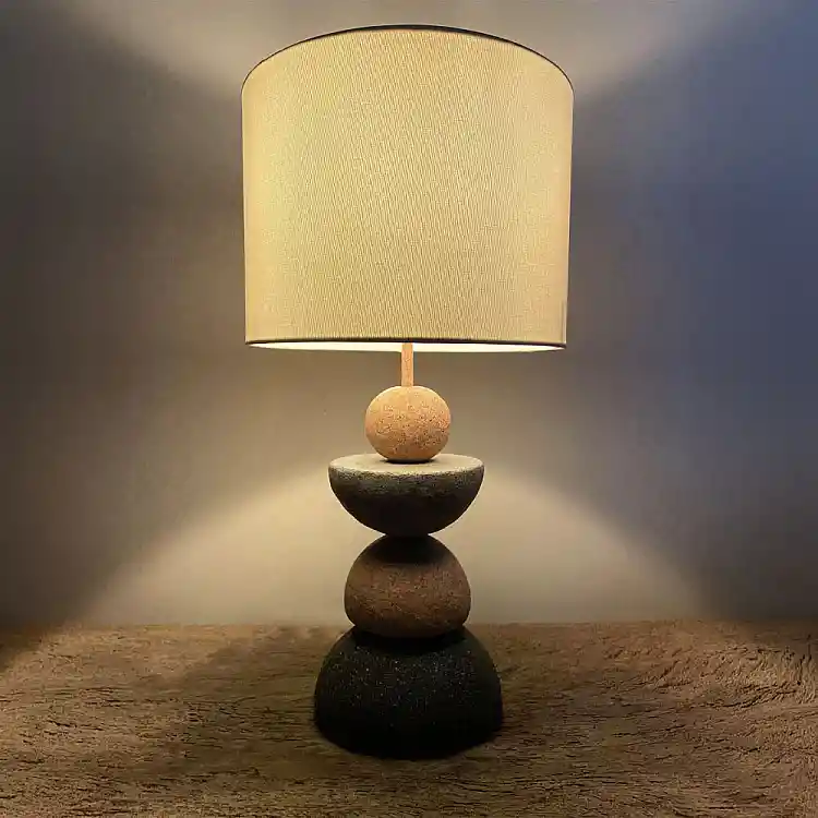 LIBERTA ZENSTONE A ΦΩΤΙΣΤΙΚΟ ΕΠΙΤΡΑΠΕΖΙΟ 26x26x49cm POLYRESIN ΠΟΛΥΧΡΩΜΟ ΥΦΑΣΜΑ ΛΕΥΚΟ