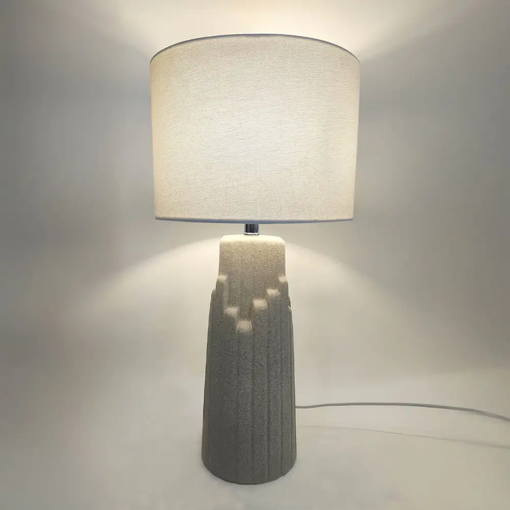 LIBERTA TEKTON ΦΩΤΙΣΤΙΚΟ ΕΠΙΤΡΑΠΕΖΙΟ 25x25x50cm ΚΕΡΑΜΙΚΟ ΓΚΡΙ ΛΙΝΟ ΛΕΥΚΟ