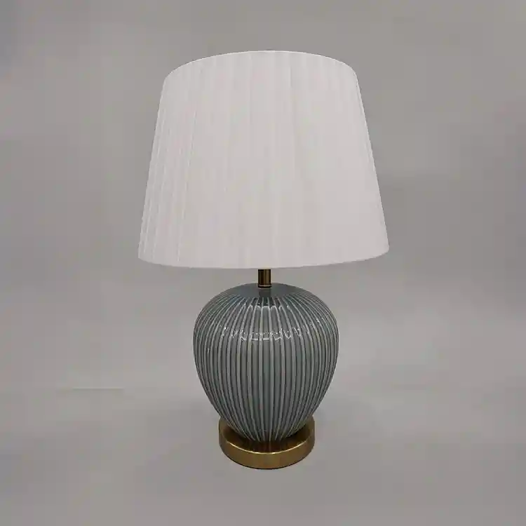 LIBERTA SERA ΦΩΤΙΣΤΙΚΟ ΕΠΙΤΡΑΠΕΖΙΟ 35x35x52cm ΚΕΡΑΜΙΚΟ ΠΕΤΡΟΛ ΜΕΤΑΞΩΤΟ ΥΦΑΣΜΑ ΛΕΥΚΟ