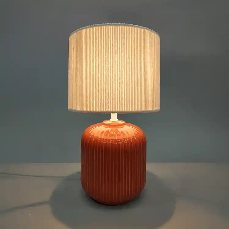 LIBERTA NIM ΦΩΤΙΣΤΙΚΟ ΕΠΙΤΡΑΠΕΖΙΟ 20x20x34cm ΚΕΡΑΜΙΚΟ ΚΟΚΚΙΝΟ ΥΦΑΣΜΑ ΛΕΥΚΟ