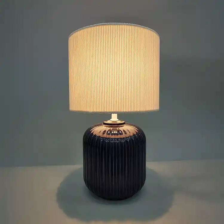 LIBERTA NIM ΦΩΤΙΣΤΙΚΟ ΕΠΙΤΡΑΠΕΖΙΟ 20x20x34cm ΚΕΡΑΜΙΚΟ ΜΠΛΕ ΥΦΑΣΜΑ ΛΕΥΚΟ