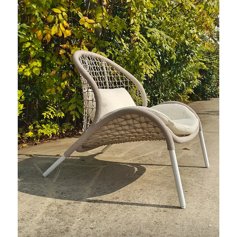 Dune/L-White Lounge Chair