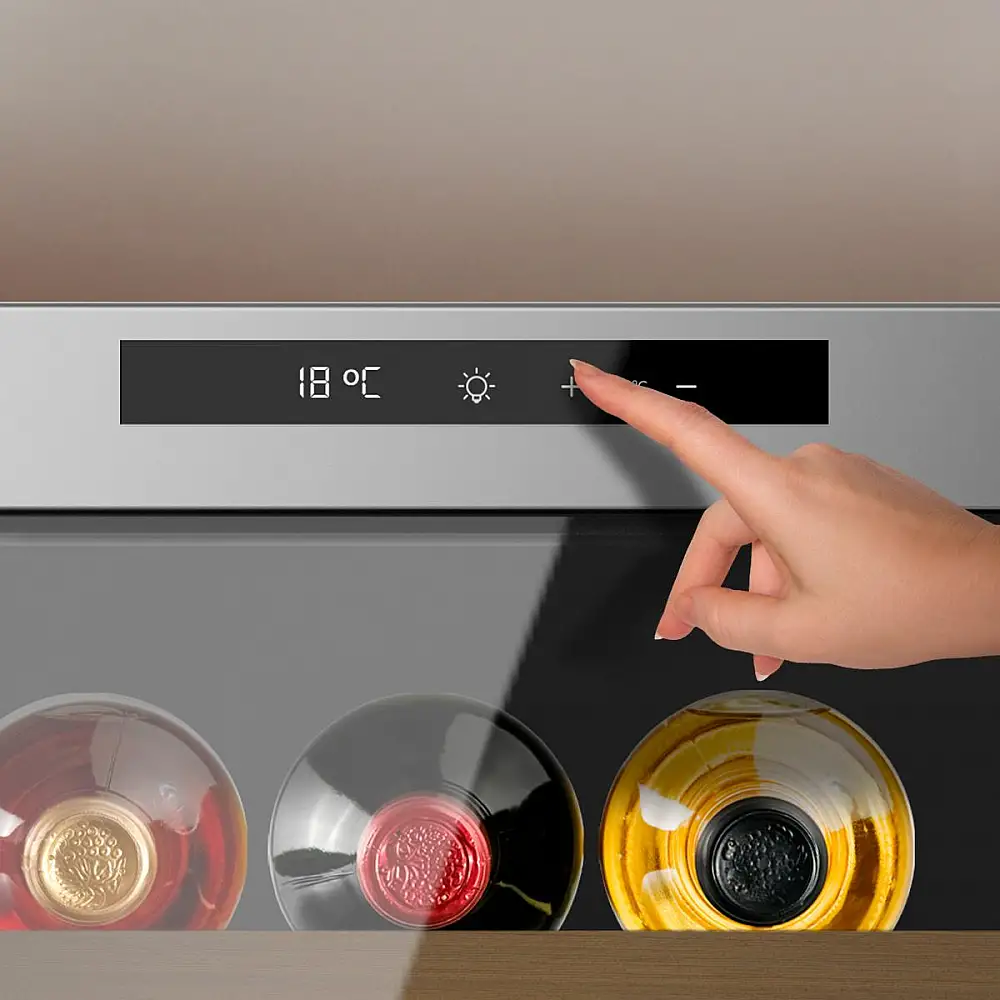 Cecotec Συντηρητής Κρασιών Bolero GrandSommelier 1255 CoolWood, Χωρητικότητα 12 Φιάλες, Αθόρυβο 35dB, Θερμοκρασία 8-18ºC, Υγρασία 50%-80%, Ξύλινα Ράφια, Αφή, Κατηγορία Ε, Φωτισμός LED, Ανοξείδωτο Ατσάλι CEC-109980