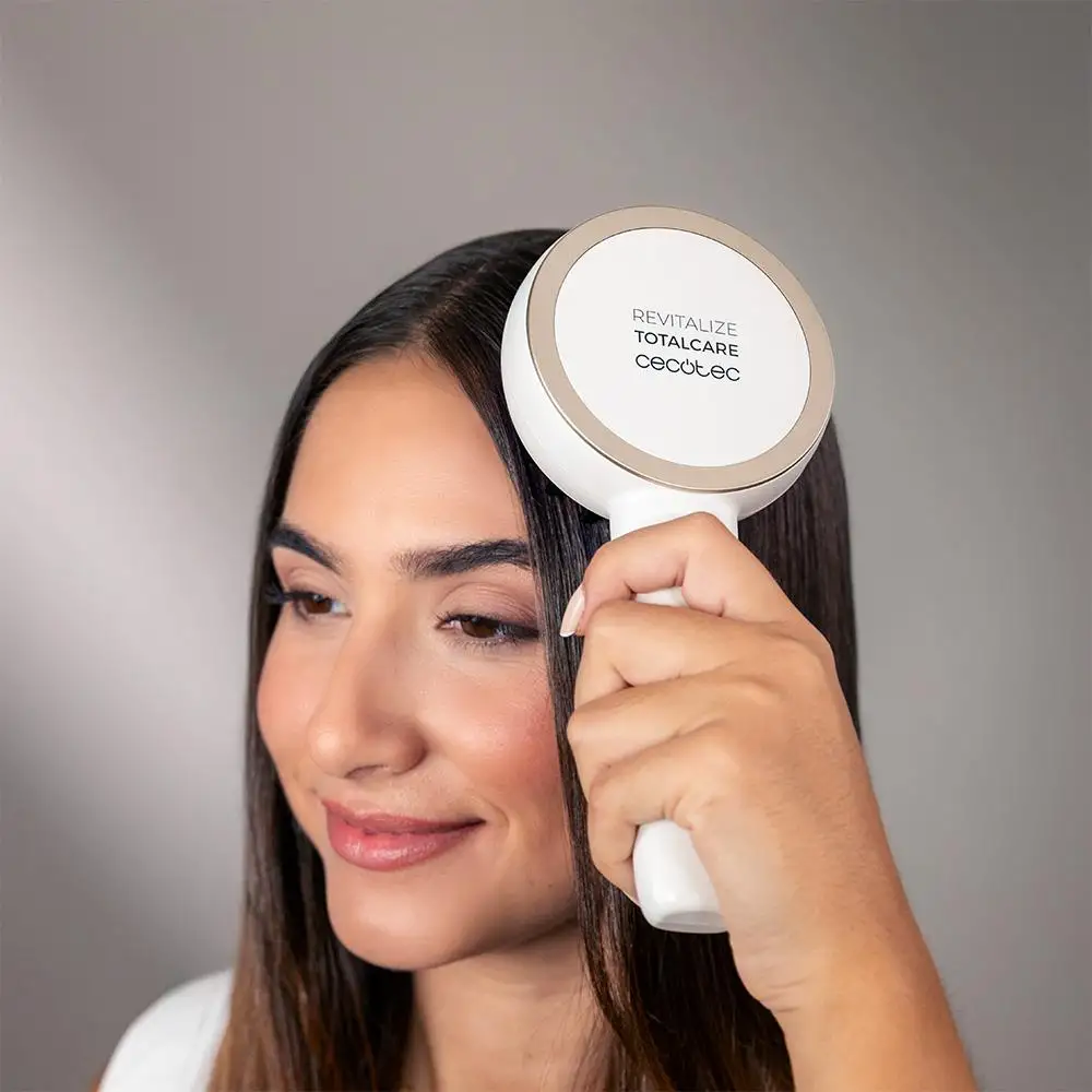 Cecotec Βούρτσα Αποκατάστασης Μαλλιών με EMS Μικρορεύματα Revitalize TotalCare, Κόκκινο και Μπλε LED, Εφαρμογέας Ορού και 5 Επίπεδα Έντασης, Θρέφει, Συσφίγγει και Ενδυναμώνει τα Μαλλιά από τη Ρίζα CEC-116309