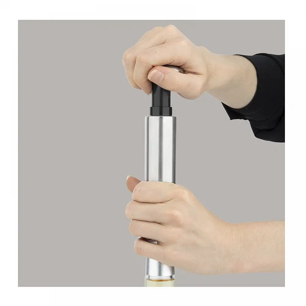 Σετ Χειροκίνητη Αντλία Αέρος Κρασιού από Ανοξείδωτο Ατσάλι με 4 Πώματα Les Petits Champs WOM440