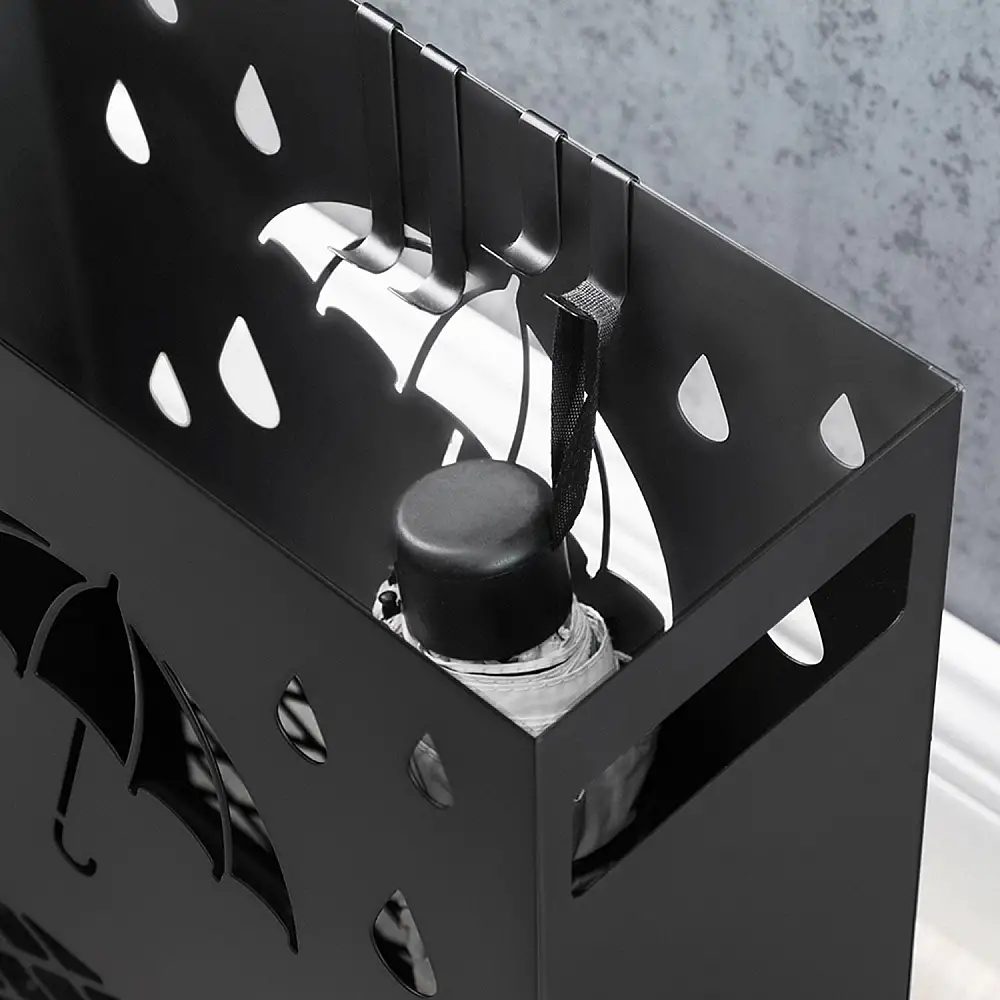 SONGMICS Κομψή Μεταλλική Ομπρελοθήκη με Αφαιρούμενο Δίσκο και 4 Γάντζους Μαύρο, 19 x 19 x 49 cm,LUC004B01 