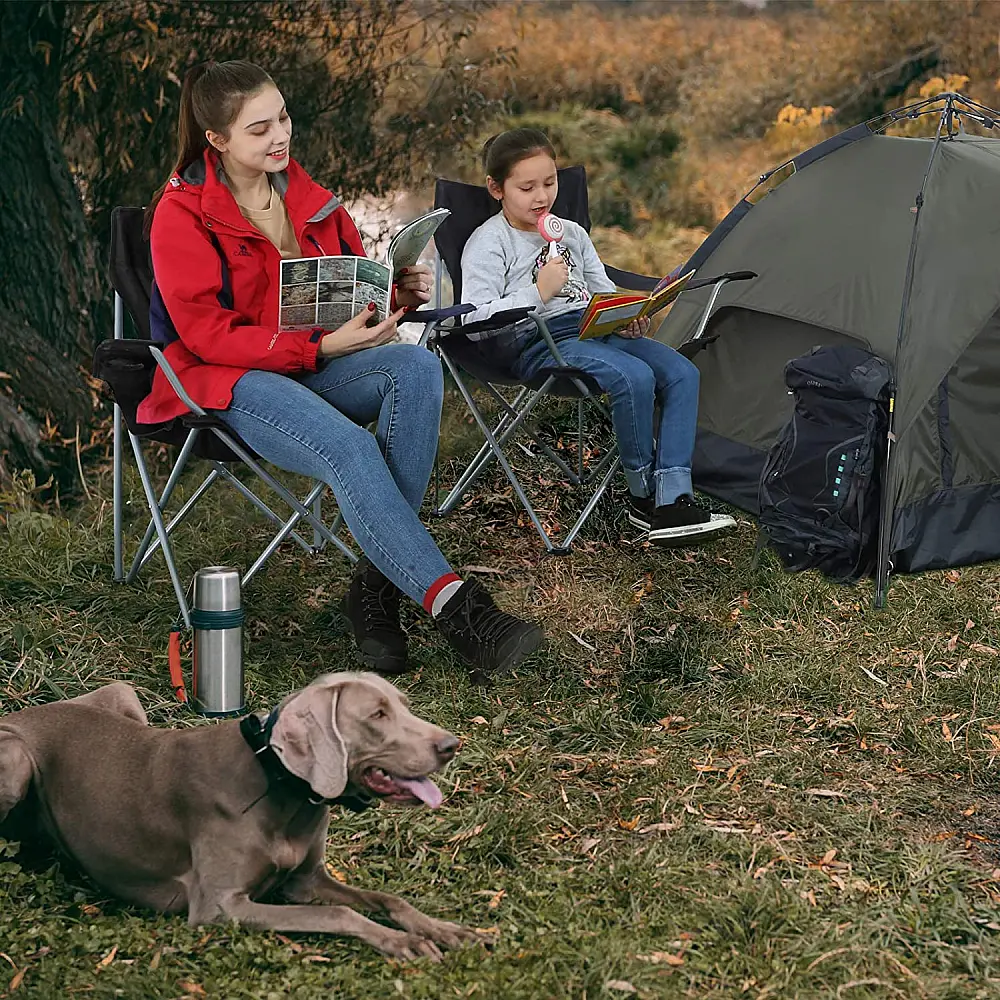SONGMICS Σετ 2 τμχ Πτυσσόμενες Καρέκλες Camping 64 x 60 x 100 cm με Μπράτσα και Θήκη για Ποτήρι, Μέγιστο Βάρος 120 κιλά, Μπλε GCB02BU 