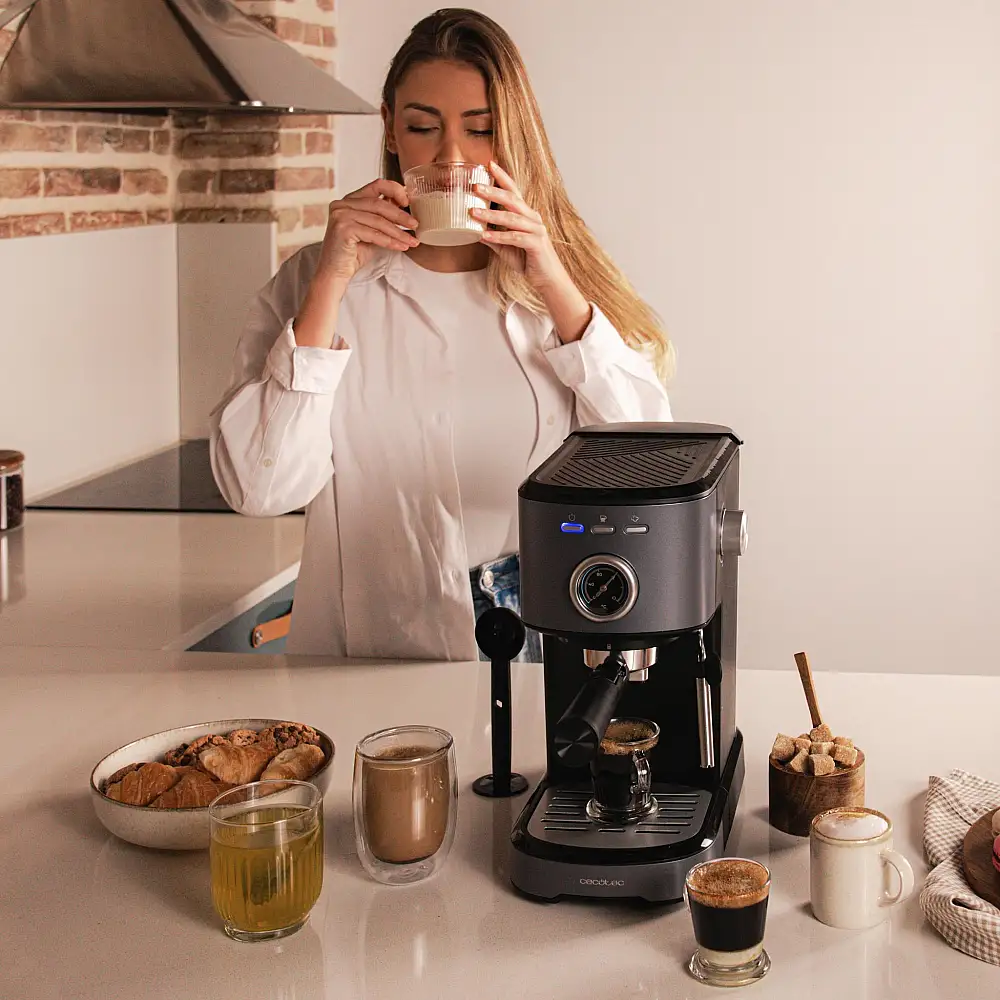 CECOTEC  Καφετιέρα Espresso Power 20 Pecan Steel, Ψηφιακή με 20 Bar και Ρυθμιζόμενο Ατμοποιητή  CEC-00275