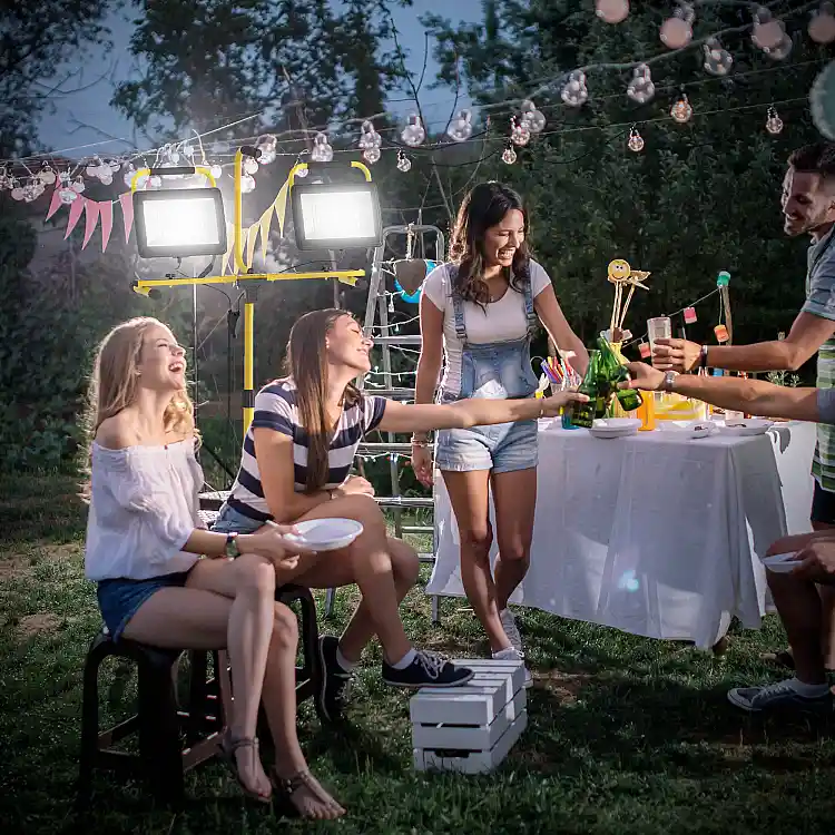HOMCOM  Προβολείς LED Εργασίας 6500K με Αποσπώμενο Τρίποδο, από Αλουμίνιο και Μέταλλο, 75x62x170 εκ., Κίτρινο και Μαύρο  B30-058V90YL