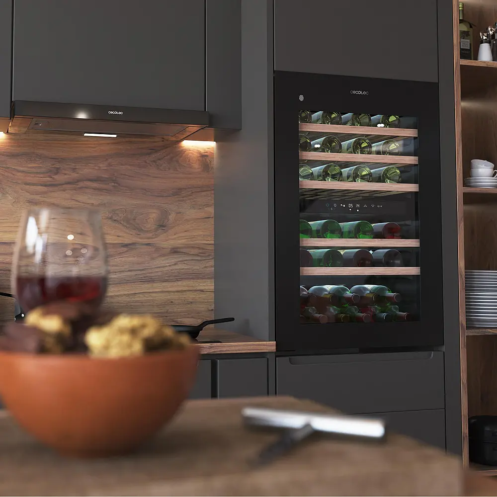 Cecotec Συντηρητής Κρασιών Bolero GrandSommelier Duo 57000 Touch Black με Διπλή Ζώνη, Συμπιεστή, Χωρητικότητα 57 Φιάλες, 5 Ξύλινα Ράφια, LED Φωτισμό και Αθόρυβη Λειτουργία