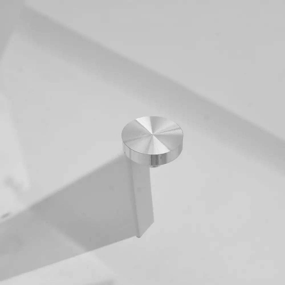 Τραπέζι Antoro pakoworld γυαλί και μεταλλικά πόδια σε λευκή απόχρωση Φ80x75εκ